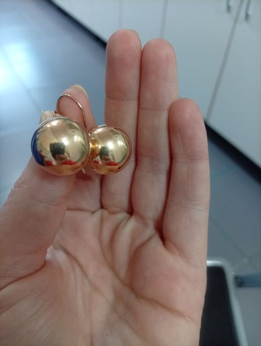 Продам золотые серьги