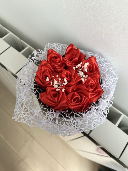 Букети от сатенени рози