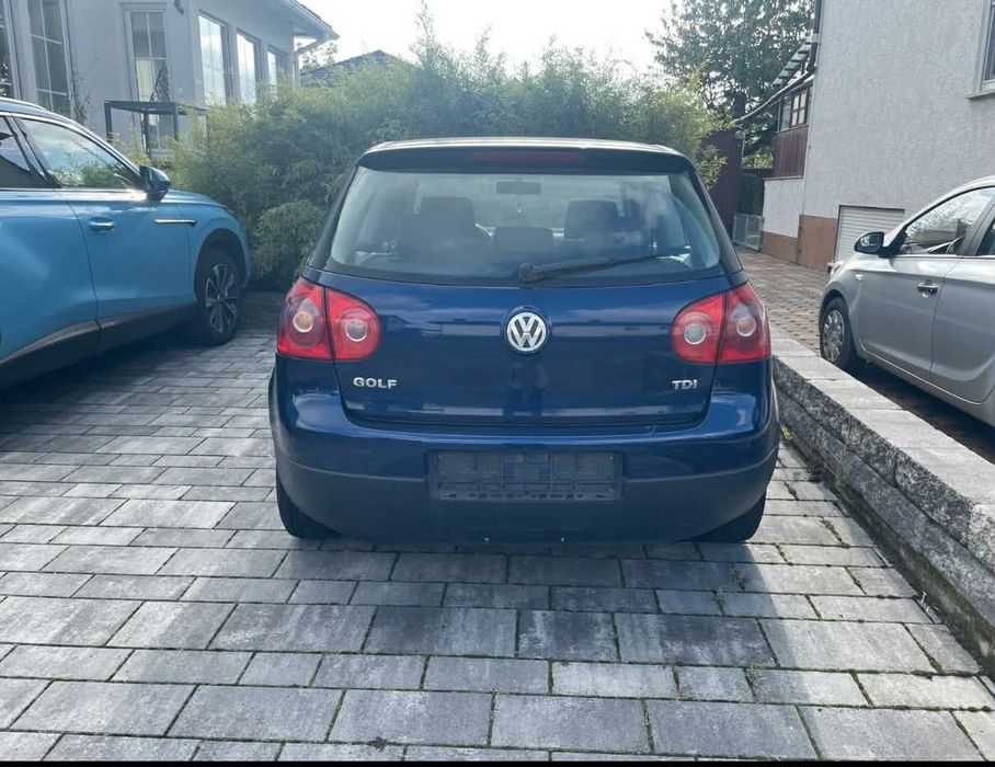 Продавам голф 5 1.9tdi 105ph