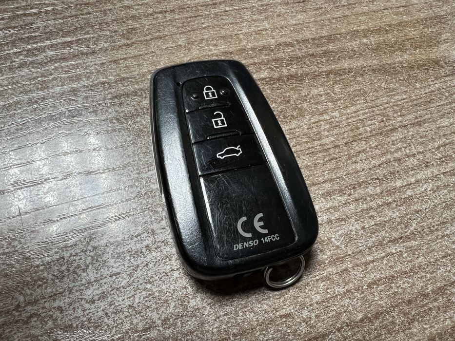 Смарт ключ Toyota Camry 70