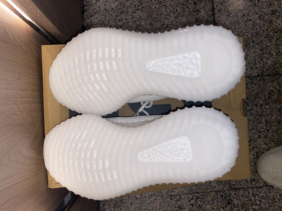 Yeezy boost 350v2 cream white