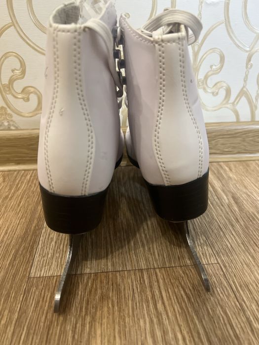 Продам детские коньки