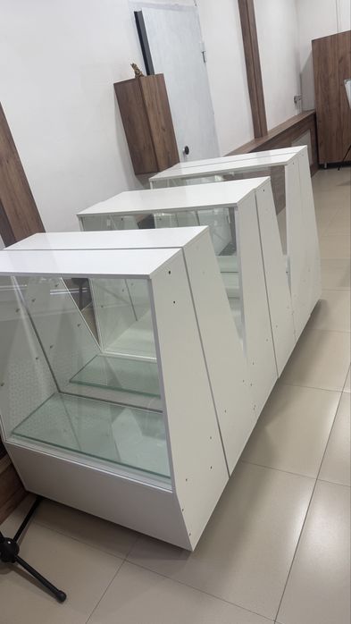 Продам стекянные витрины