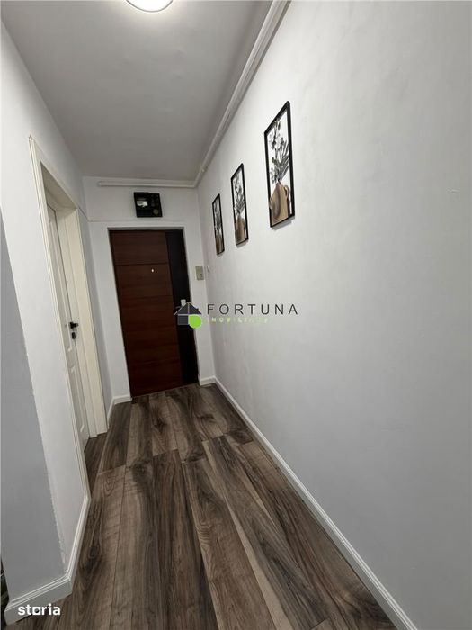 Apartament 3 camere, etaj intermediar, str. Mircea cel Batran