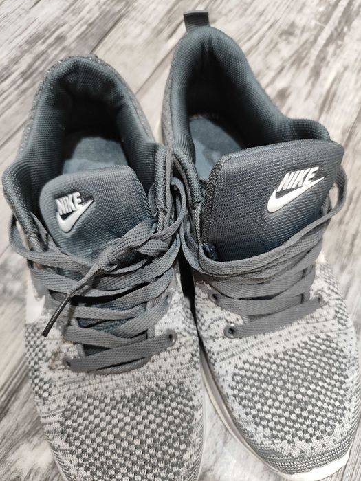 Кроссовки  nike новый