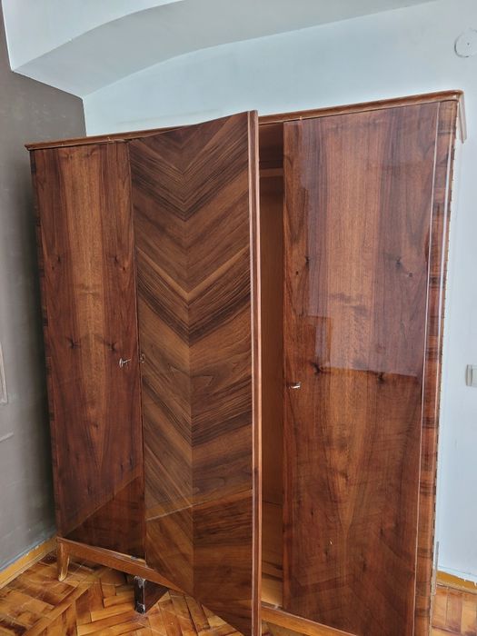 Шифонер трехстворчетый