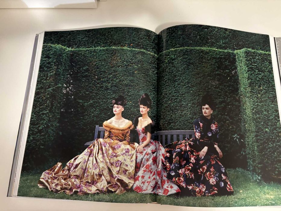 Oscar de la Renta: The Retrospective