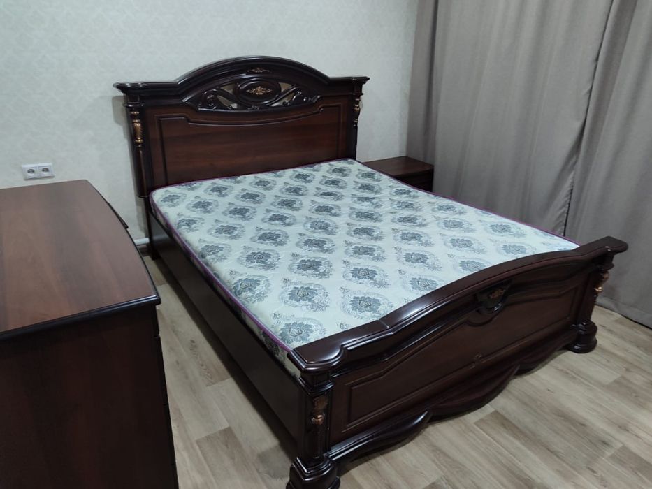 Продам спальный гарнитур