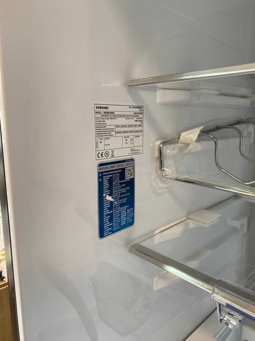 ЧИСТО НОВ Хладилник Samsung RR39M7565B1