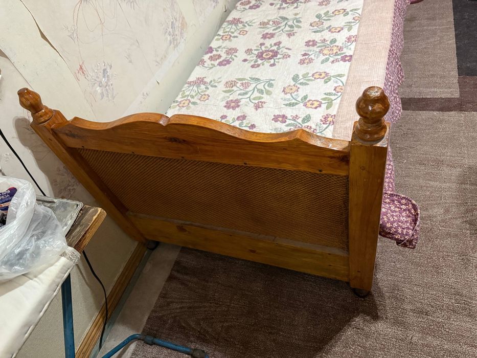 Кровать и матрас вместе