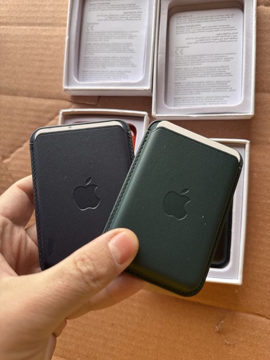 Apple Leather Wallet cu animatie Apple