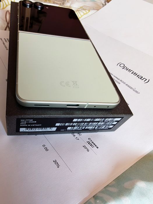 Samsung Galaxy z flip 8 12/256gb
