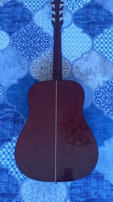 Akustik gitara +chexol +rement qiziqqabla telegramga yozsin