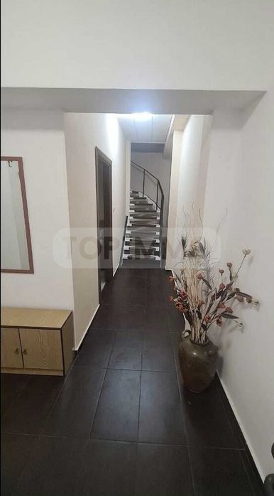 Двуетажна къща под наем близо до Катедралата