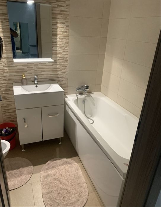 Inchiriere apartament 2 camere parter,,loc parcare inclus