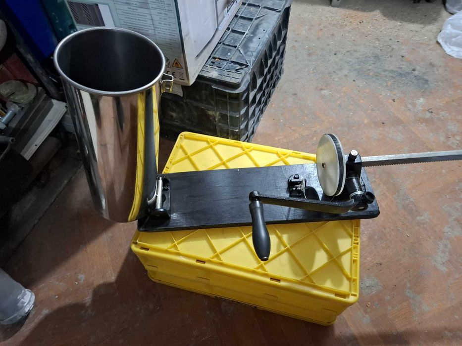 Masina de umplut carnati