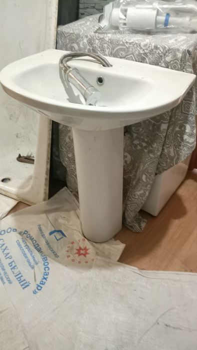 Раковина с пьедесталом