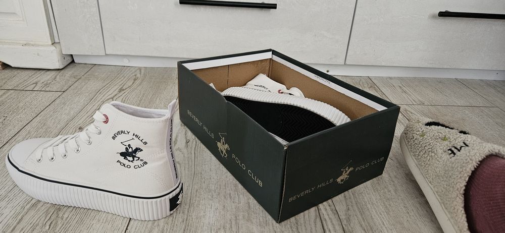 Нови високи кецове