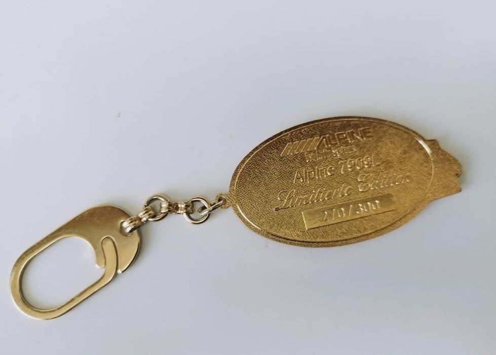 Brelocul Alpine 7909L in editie limitata, copii