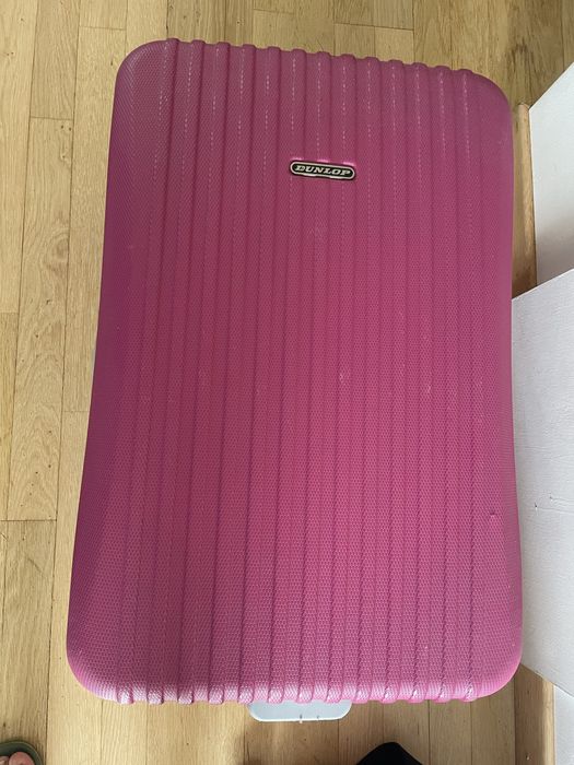 Valiza Dunlop dimensiui 70x50x30 cm in conditii bune