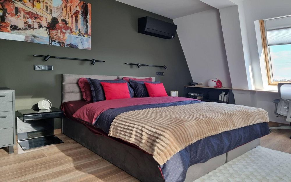 Дава се под наем Тристаен апартамент в Пловдив, Център - 130 кв.м за 1994.61 € - Снимка #8