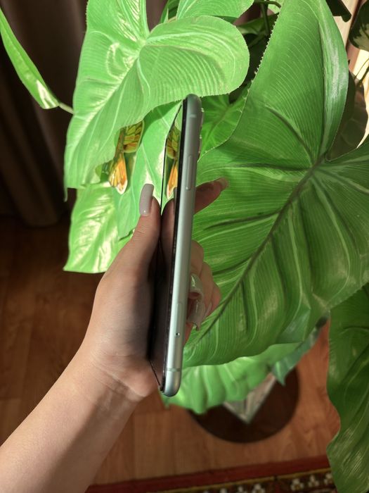 Продам айфон 11.