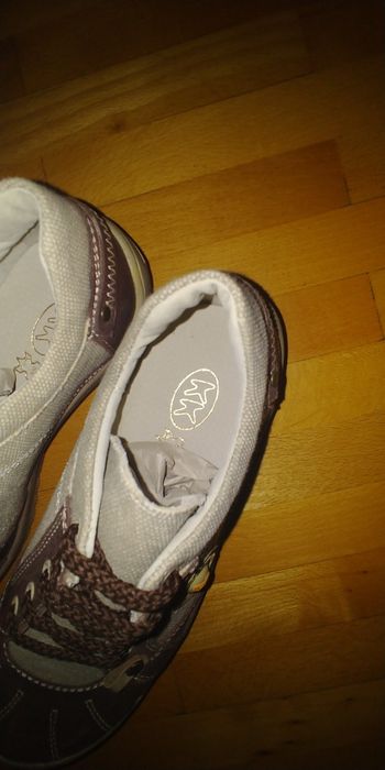 Нови обувки, номер 35