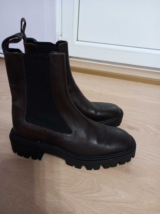 Ghete noi Zara, marime 38