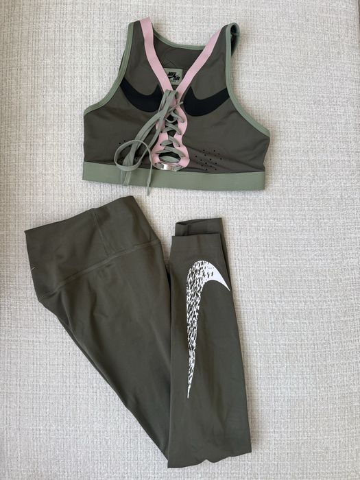 Спортни бюстиета и клинове,  Nike