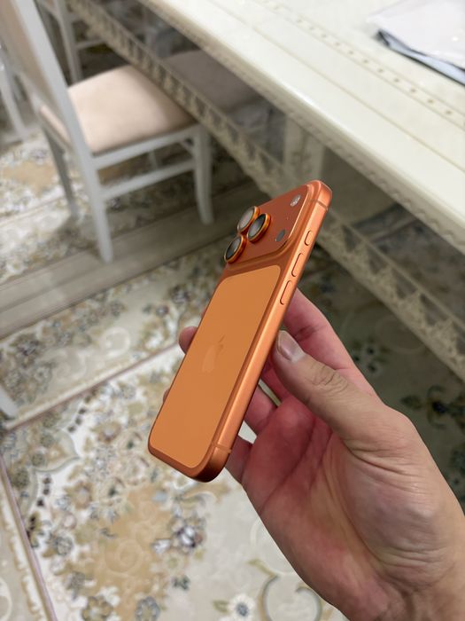 Срочно продам iphone 17 pro на 256 гб e-sim (акб 99%) в идеале