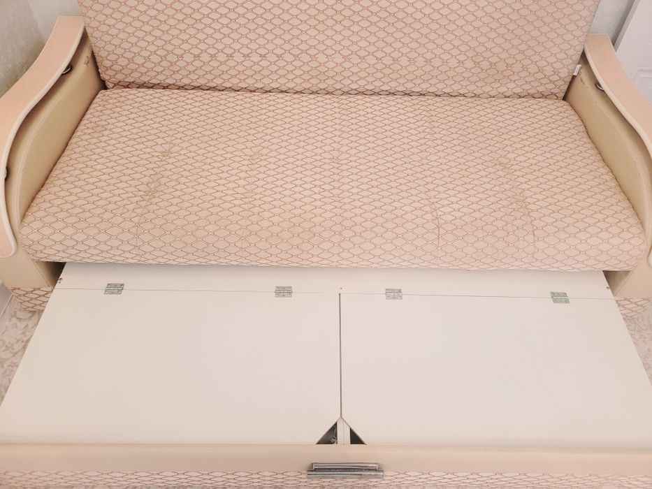 Продам два дивана 3 местные