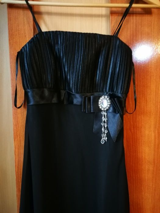 Rochie neagra, de seara.