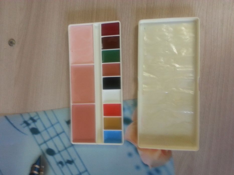 Продаю театральный грим 12 цветов