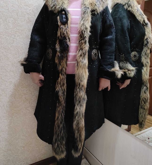 Дублёнка лёгкая, тёплая.