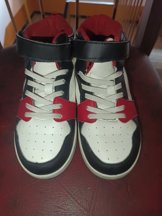 Adidași băieți, mărimea 33