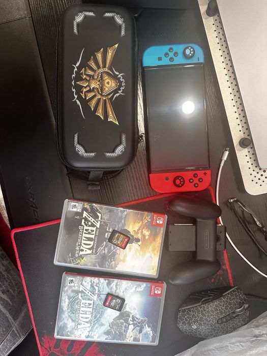 Nintendo Switch Oled + 2 части Zelda + Аккаунт с играми