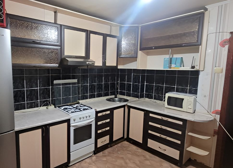 Продаеться кухонная гарнитура