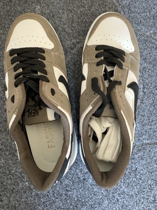 Продаю кроссовку