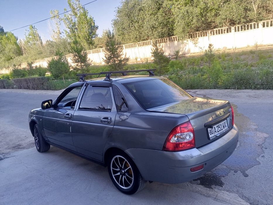 Приора седан 2011