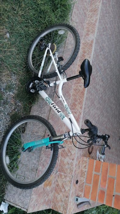 Vând bicicleta medie