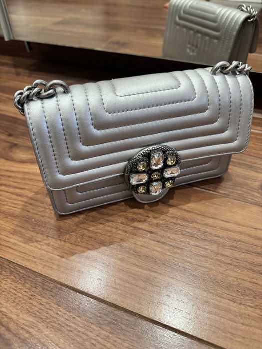 Луксозна кожена чанта PINKO в сребристо