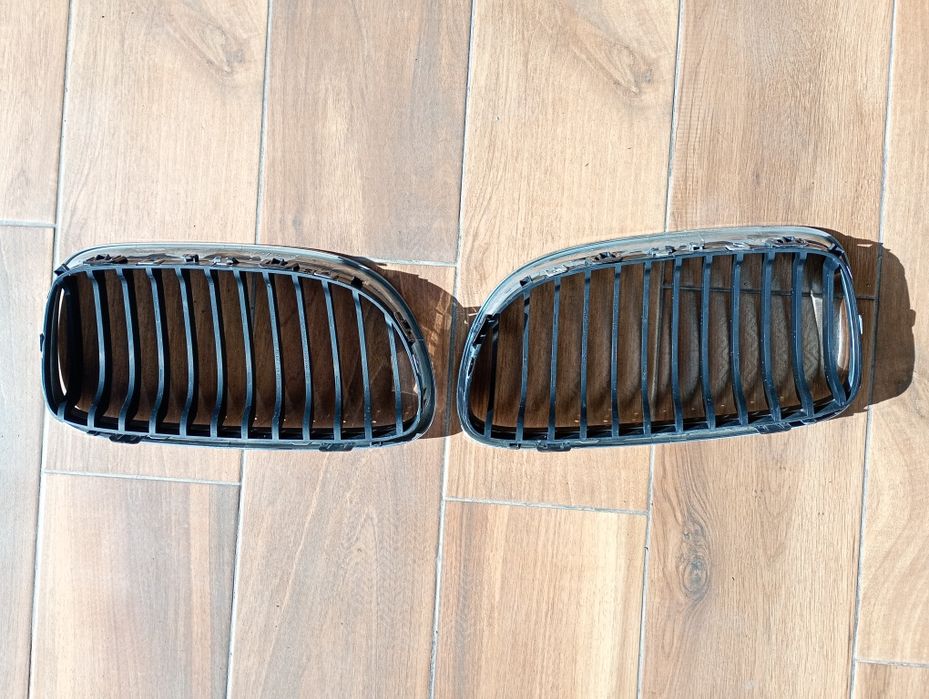 Grile bară față  BMW e90 facelift