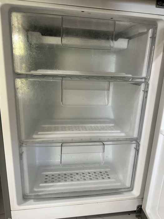 Холодильник с морозильником