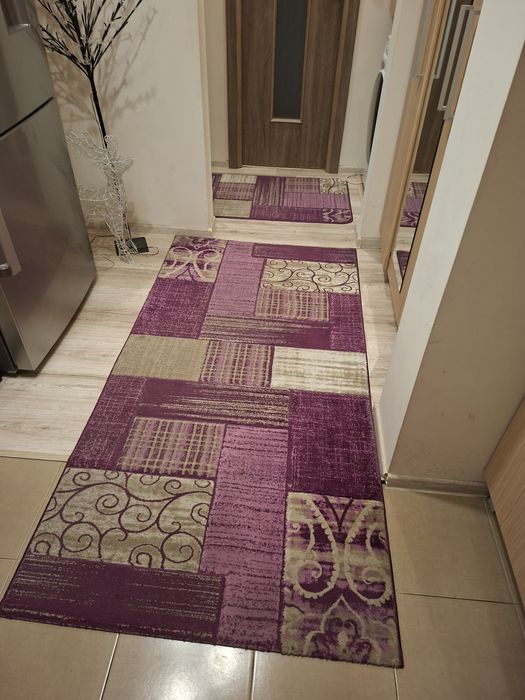 Vand 2 covoare violet