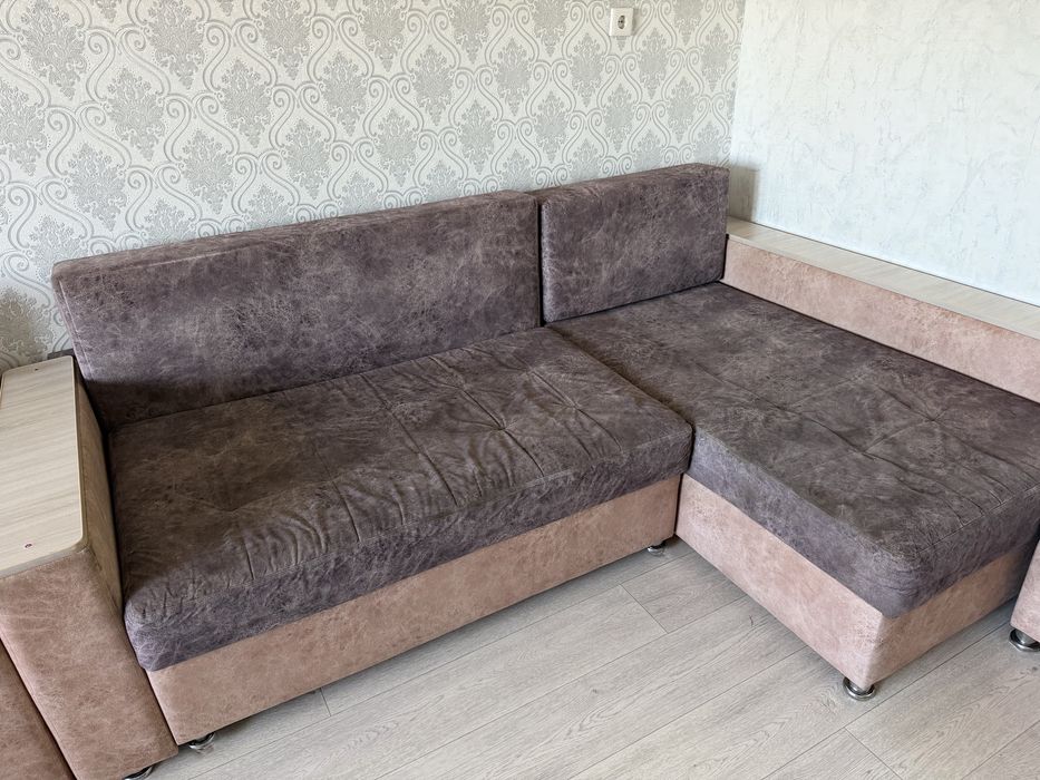 Продам угловой диван + кресло +пуф