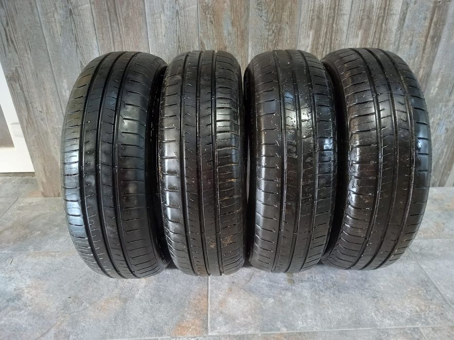 Vând anvelope masina