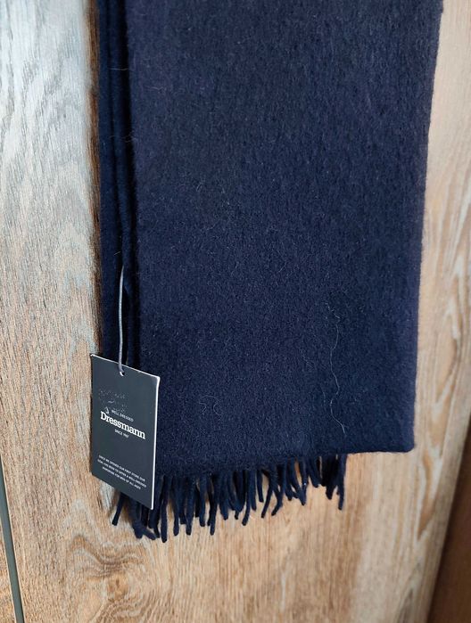 Dressman нов с етикет шал в тъмно синьо от 100 % вълна