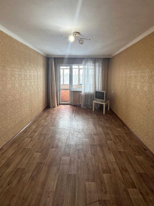 Продаю 2 комнатную квартиру. Распашонка, окна на обе стороны. 15 ми-он