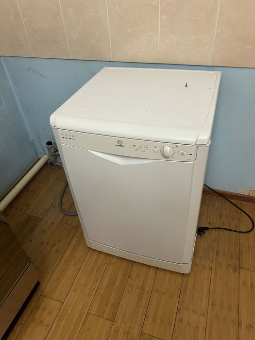 Продам посудомоечную машину indesit