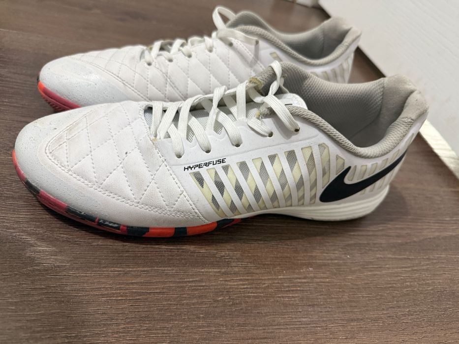 Футзальные кроссовки